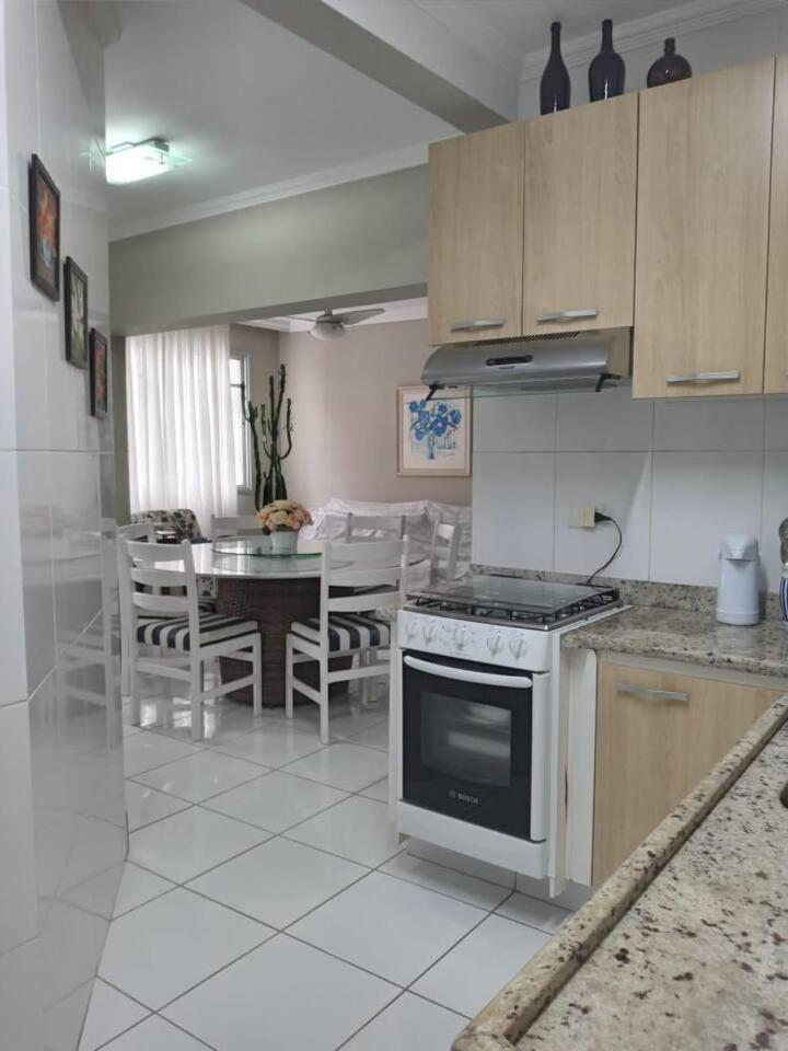 Apartamento completo na calçada da praia Apartment Guaruja Exterior photo
